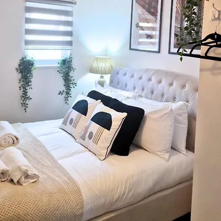 Manchester Apartments By Bevolve - City Centre-2